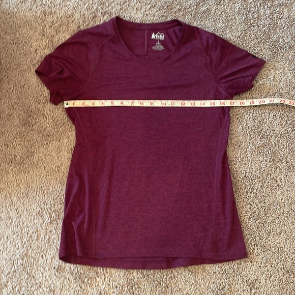 REI Co-op exercise T-shirt size S - Picture 4 of 7